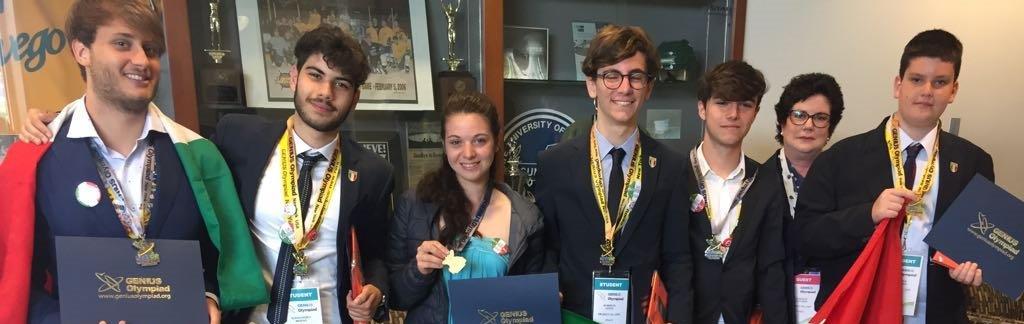 Giovani scienziati italiani vincono medaglie d’oro e d’argento a Genius Olympiad di Oswego, New York