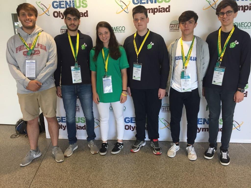 Giovani scienziati italiani vincono medaglie d’oro e d’argento a Genius Olympiad di Oswego, New York